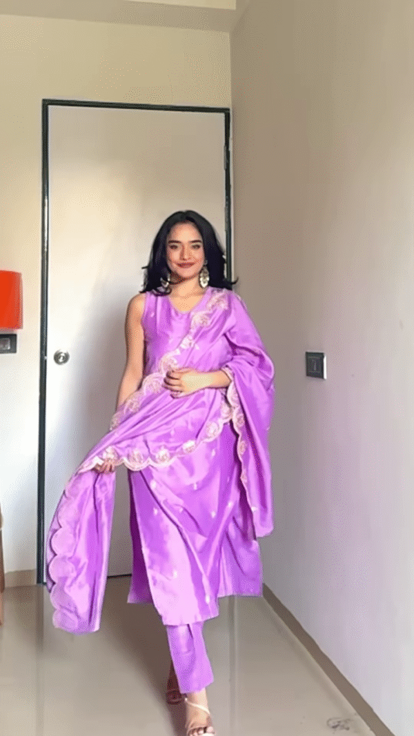 Elegant Lilac Silk Embroidered Suit Set with Dupatta - Image 3