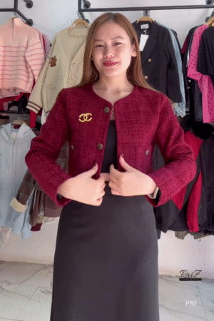 Elegant Cream Cropped Jacket – Redefine Your Classic Look with Chic Sophistication 🤍✨